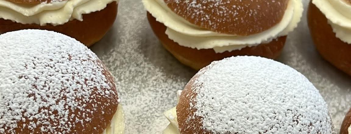 Švediška bandelė Semla su įvairiais sezoniniais įdarais