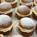 Švediška bandelė Semla su įvairiais sezoniniais įdarais