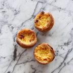 Portugališkas „Pastel de nata” pyragėlis su plikytu kremu
