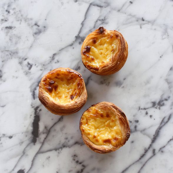 Portugališkas „Pastel de nata” pyragėlis su plikytu kremu