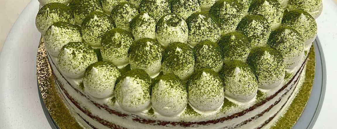 Tres Leches tortas su Matcha arba grietinėlės kremu