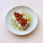 Pomidorų & feta toast