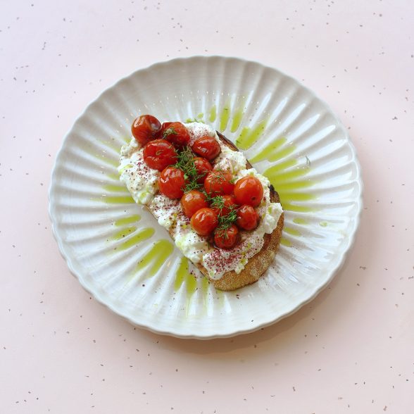 Pomidorų & feta toast